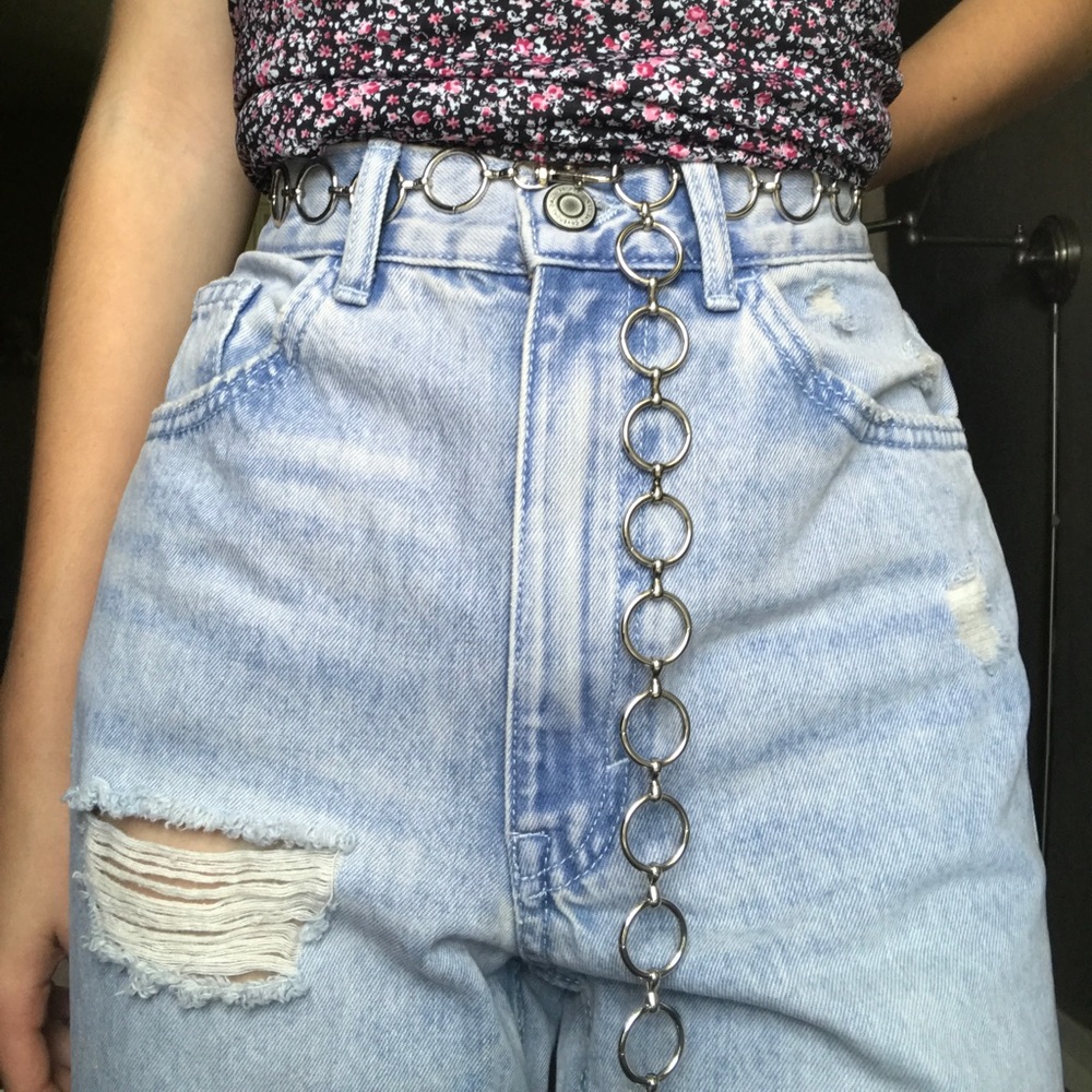 Adorable ripped high rise jeans!